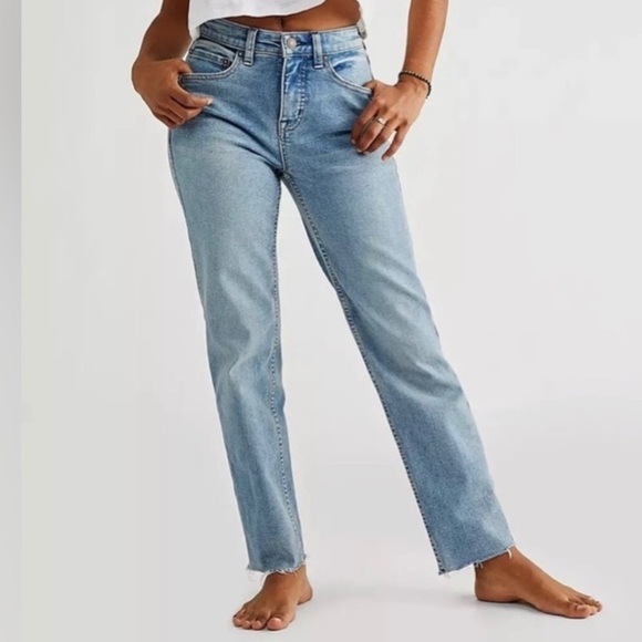 We The Free Denim - Free People We the Free Crvy Georgine Mom Jeans Sky Blue Size 26